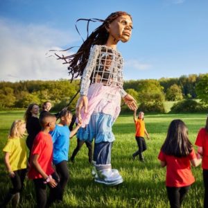 La Marche, un festival itinérant qui suit le parcours de la petite Amal, symbole des enfants réfugiés